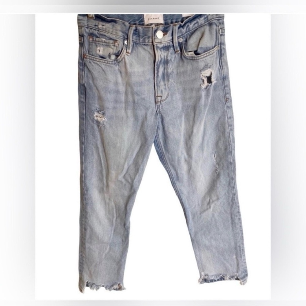 Frame Le Piper Distressed Light Wash Cropped Jeans
Size 26